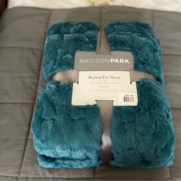 Throw - Picture 6 of 7